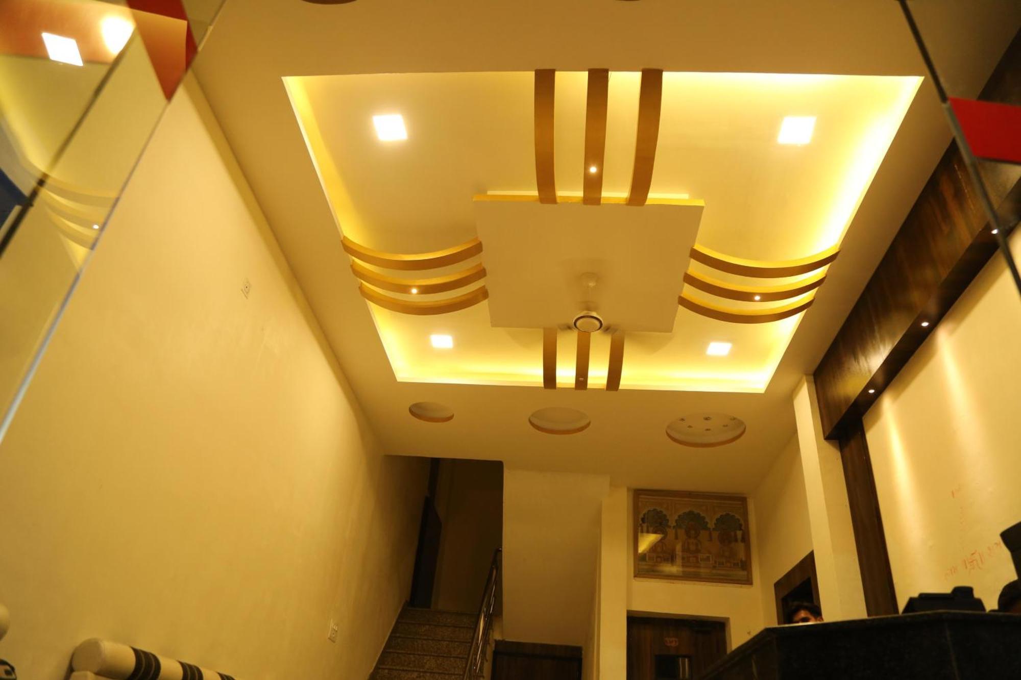 Hotel Krishna Palace ウダイプル エクステリア 写真