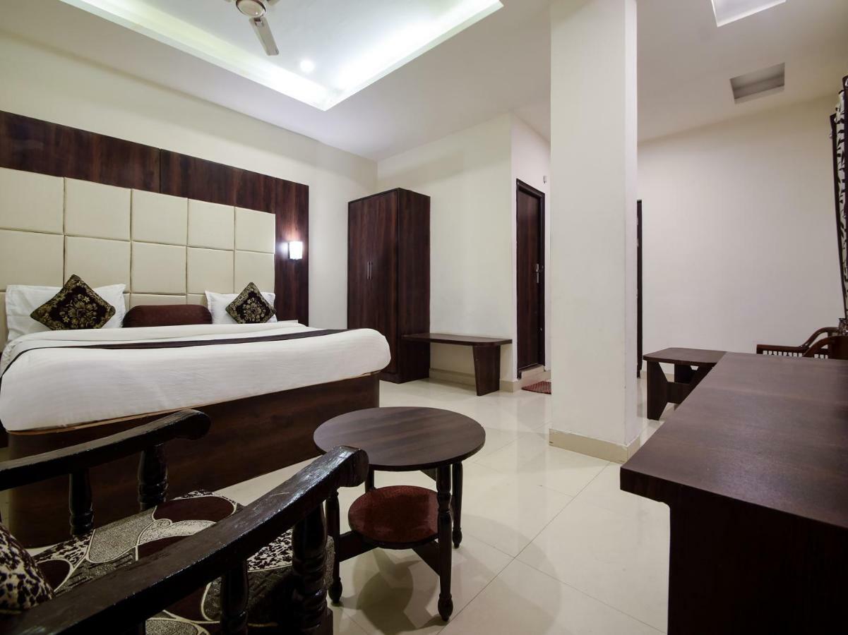 Hotel Krishna Palace ウダイプル エクステリア 写真