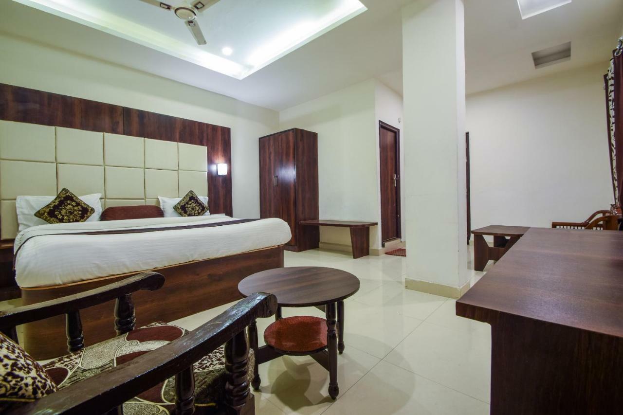 Hotel Krishna Palace ウダイプル エクステリア 写真
